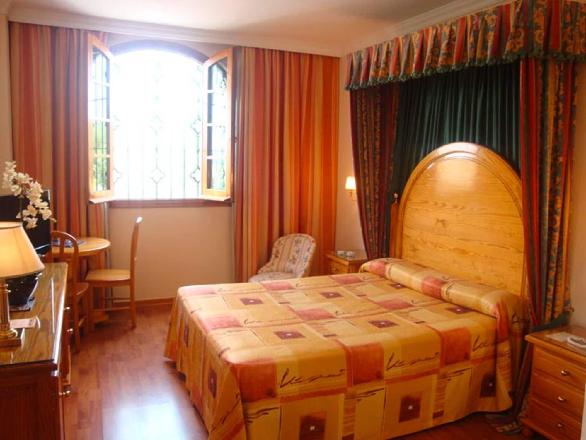La Cueva Park 4*