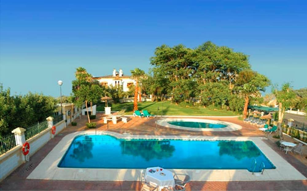 Hotel La Cueva Park 4*