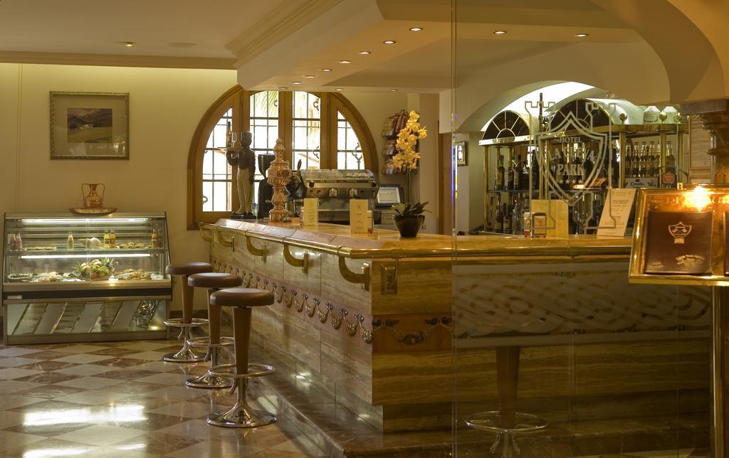 Hotel La Cueva Park 4*