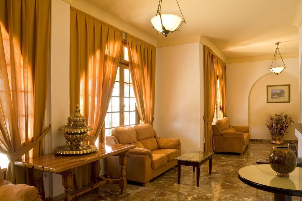 Hotel La Cueva Park 4*